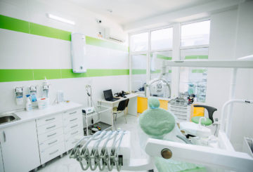Удаление зубов: хирургическая стоматология в клинике ДентАли
